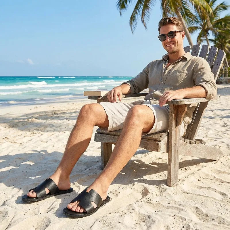 Neue Herren-Hausschuhe für den täglichen Gebrauch, Badelatschen, Outdoor-Freizeitsandalen, rutschfest und verschleißfest, leichte Herren-Pantoletten
