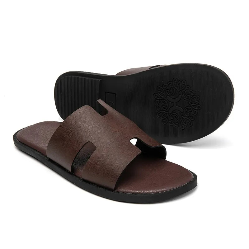 Neue Herren-Hausschuhe für den täglichen Gebrauch, Badelatschen, Outdoor-Freizeitsandalen, rutschfest und verschleißfest, leichte Herren-Pantoletten