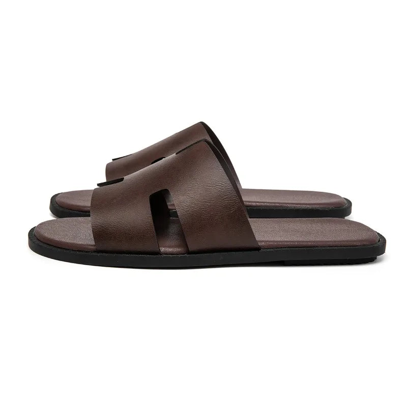 Neue Herren-Hausschuhe für den täglichen Gebrauch, Badelatschen, Outdoor-Freizeitsandalen, rutschfest und verschleißfest, leichte Herren-Pantoletten