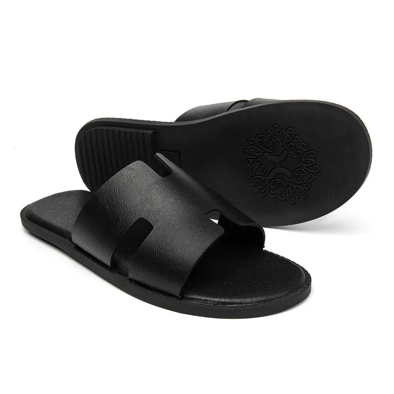 Neue Herren-Hausschuhe für den täglichen Gebrauch, Badelatschen, Outdoor-Freizeitsandalen, rutschfest und verschleißfest, leichte Herren-Pantoletten