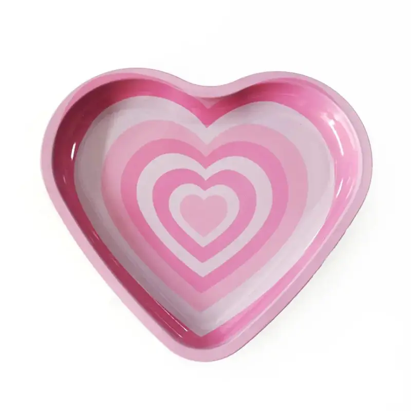 Plateau en métal en forme de cœur – 16,5 × 18 cm